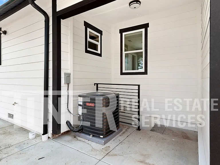 1006 Oakland Ave — Photo 17