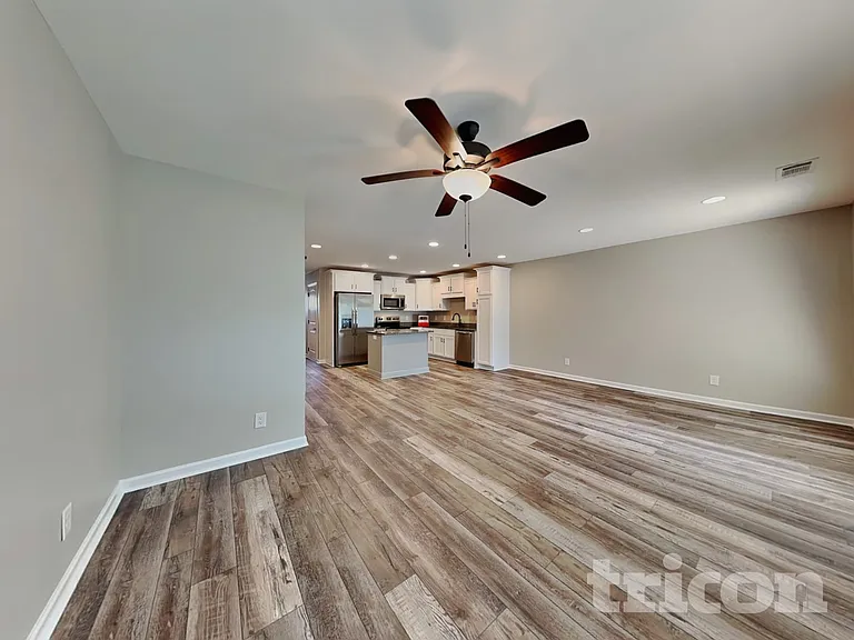 220 Signature Pl — Photo 2