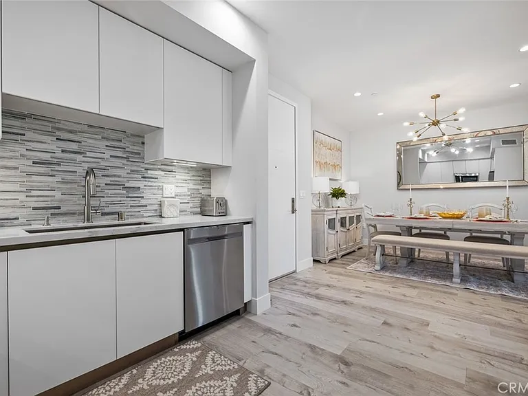 5820 La Mirada Ave #401 — Photo 25
