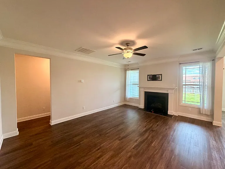 628 Colston Ln — Photo 4