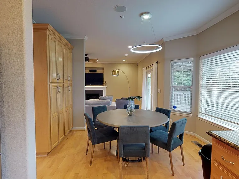 373 Florence St — Photo 3