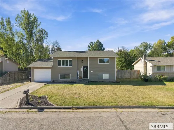 3360 E Circle South Dr, Ammon, ID 83406