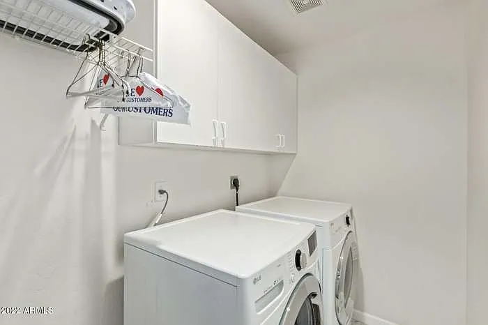1015 E Irma Ln — Photo 10