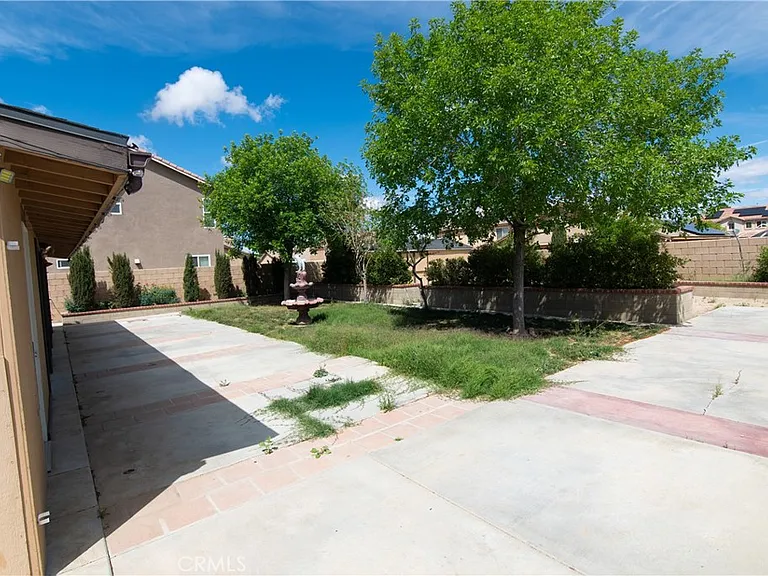 619 W Avenue H13 — Photo 47