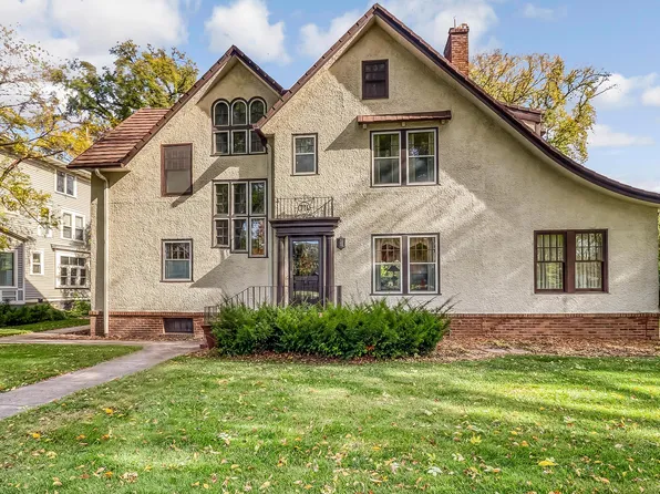 716 8th St S, Fargo, ND 58103