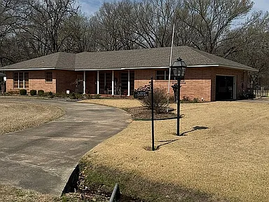 1 Fairview Dr — exterior photo