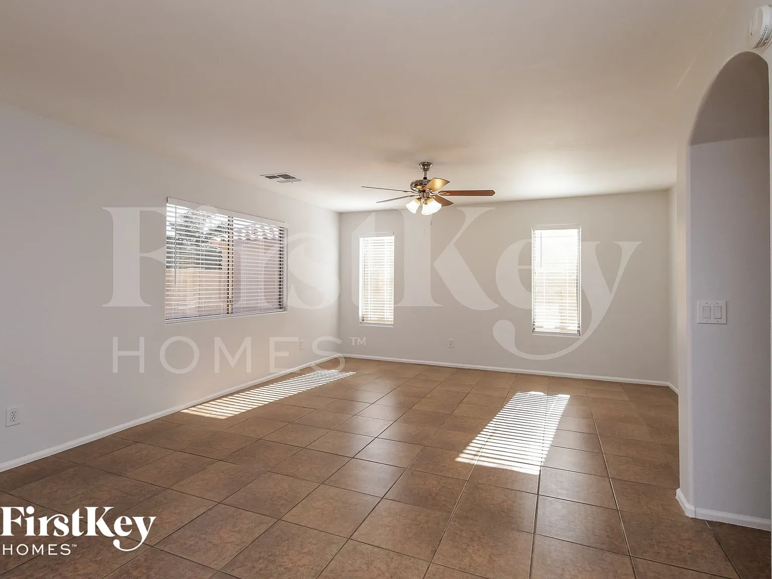 5 bed, 2.5 bath, 2305 sqft, $2,220 — Photo 3