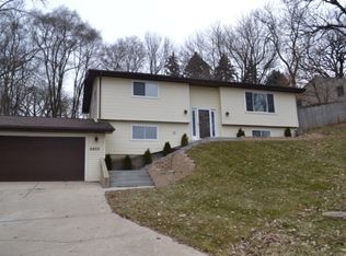 5805 Fox Lake Rd, McHenry, IL 60051