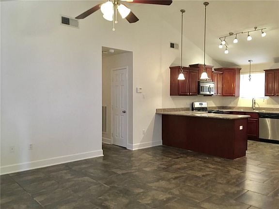 4th image of 6736-38 Bellaire Dr