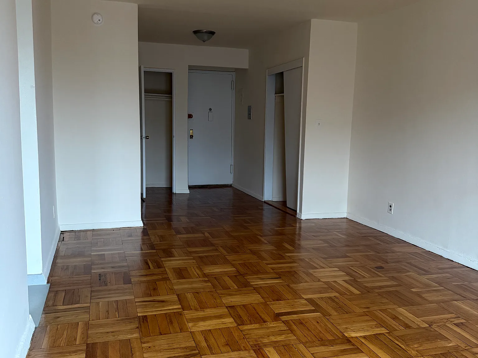 Studio, 600 sqft, $1,800 — Photo 2