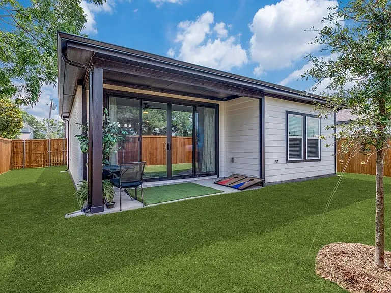 3351 Conroe St — Photo 10