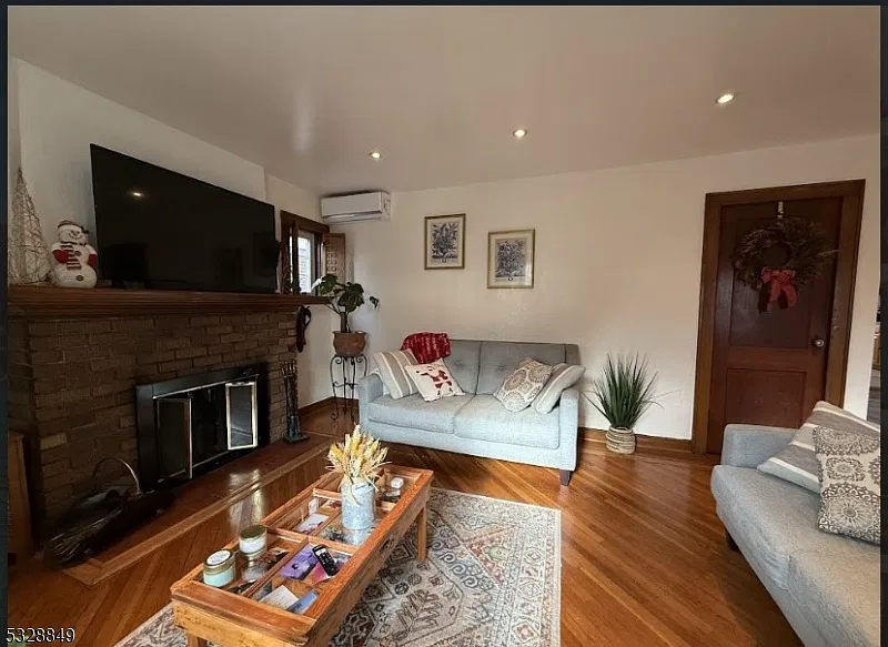 4 bed, 2.0 bath, $3,600 — Photo 2