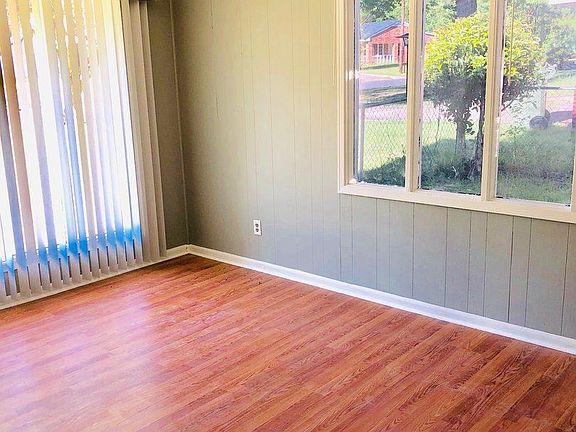 4th image of 3802 Sherwood Dr
