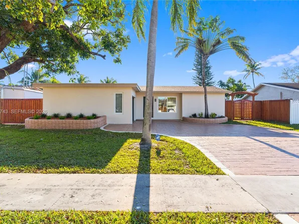 1221 NW 96th Ter, Pembroke Pines, FL 33024