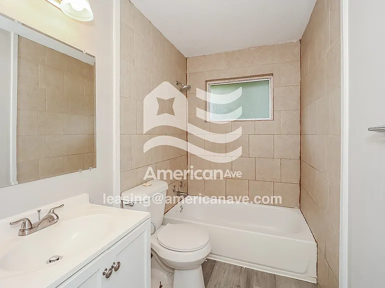 1216643_014_wm_-_bathroom_12925665.jpg