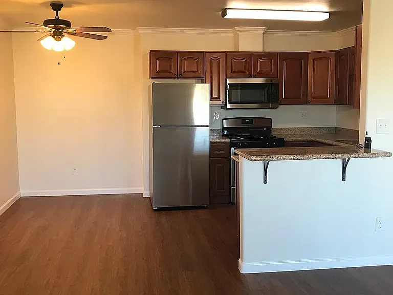 Loma Village — Photo 9