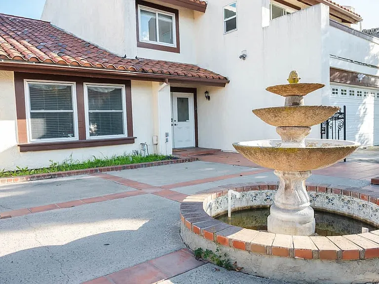 Crest Vista Dr — Photo 54