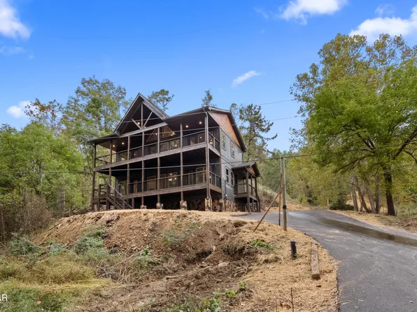 985 King Branch Rd, Sevierville, TN 37876