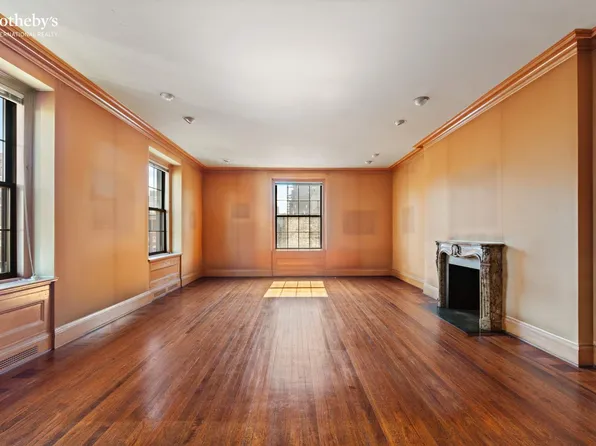 920 5th Avenue image 2 of 23