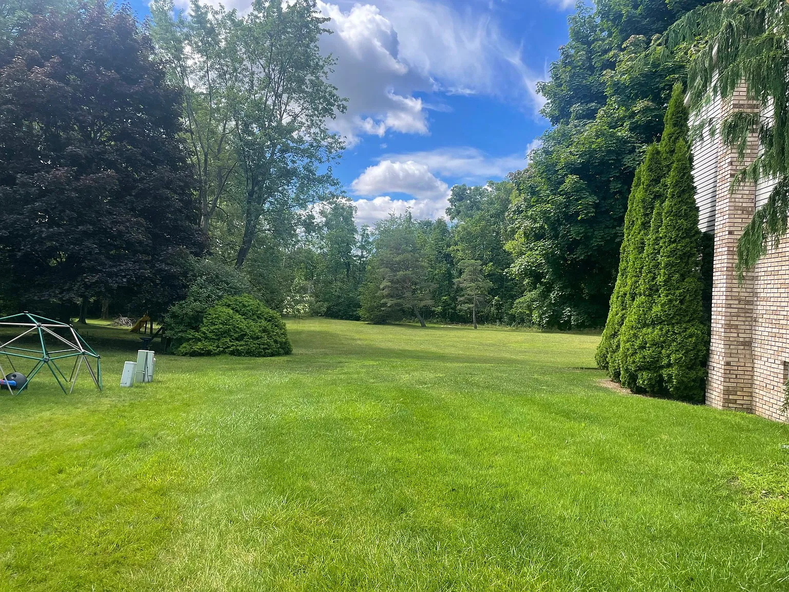 4 bed, 2.5 bath, 2372 sqft, $3,150 — Photo 3