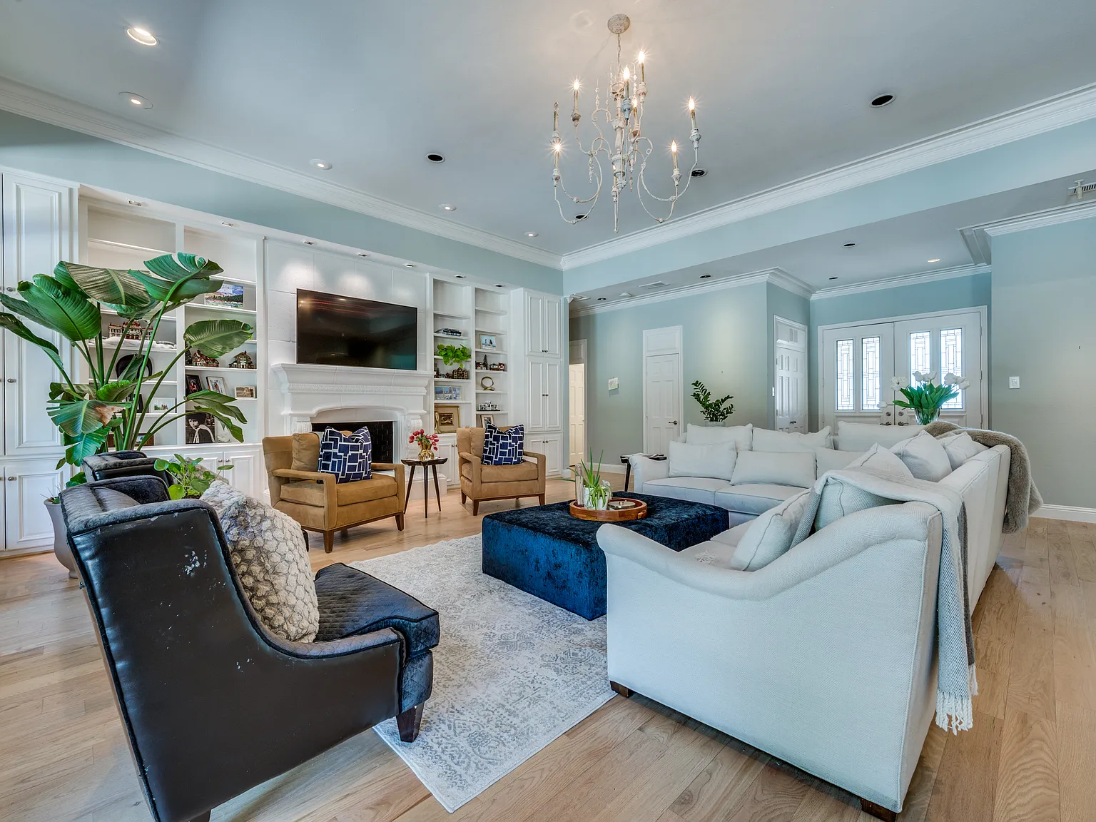 5 bed, 5039 sqft, $13,000 — Photo 1