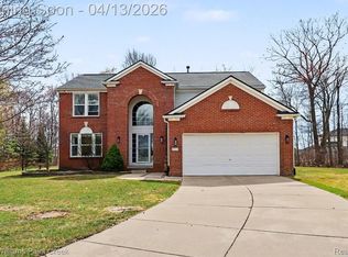 18124 Bayside Dr, Macomb, MI
