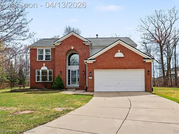 18124 Bayside Dr, Macomb, MI 48042