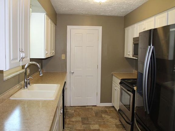5th image of 3506 Royal Oak Dr