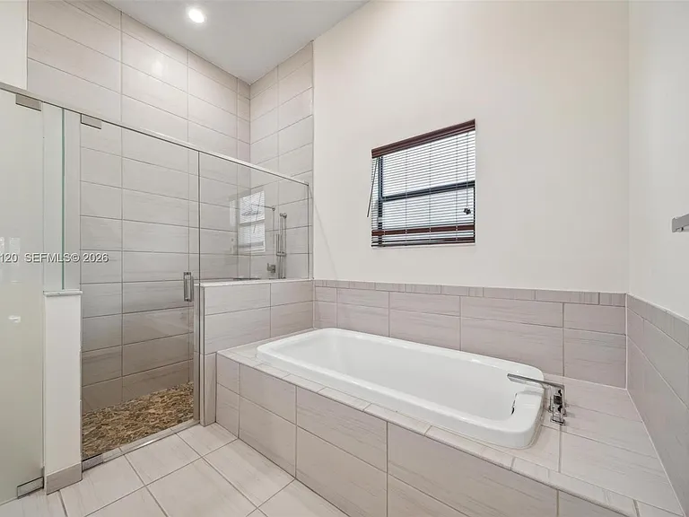 7635 NW 103rd Pl — Photo 36