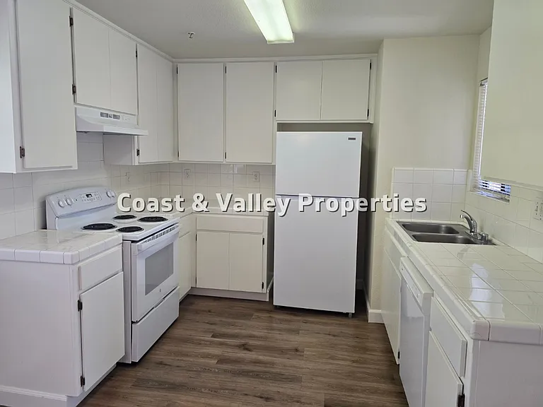 776-780 Nacional Ct — Photo 4