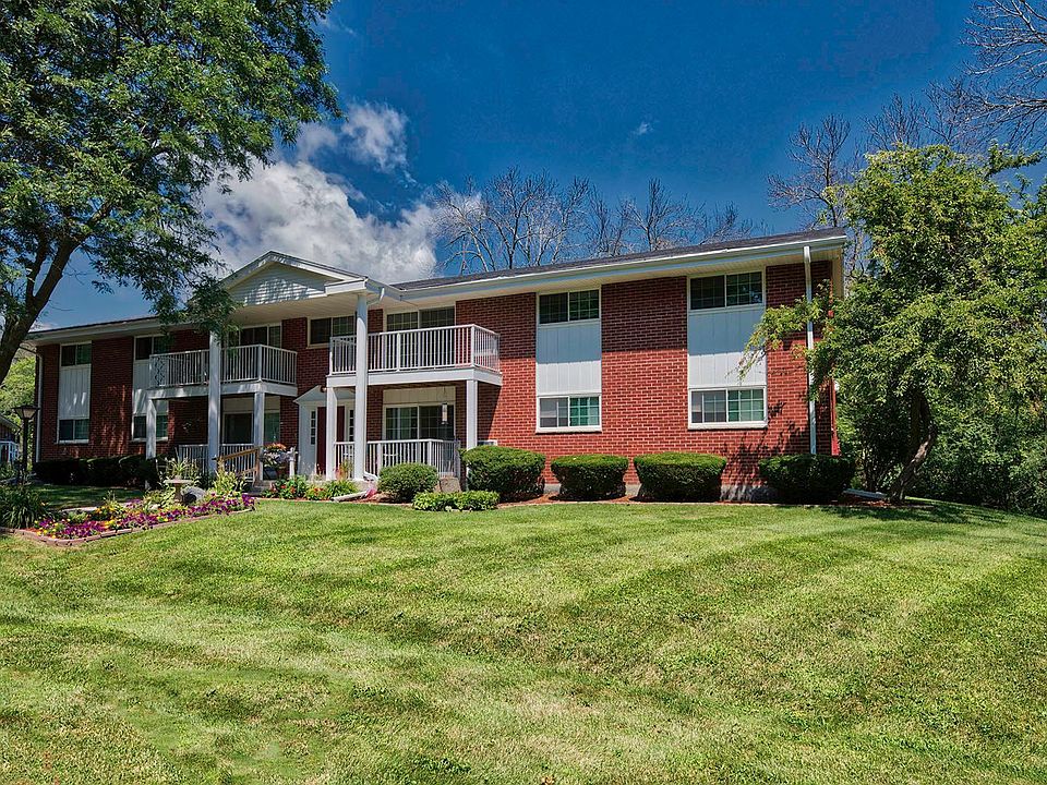 1st image of 210 Williamsburg Dr #7