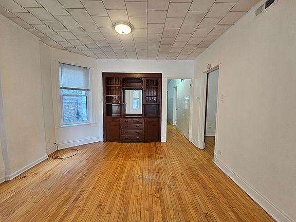 3rd image of 3137 W 42nd St Floor 1