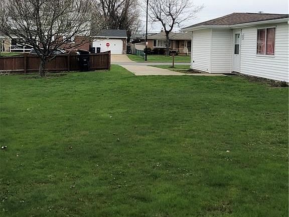 2nd image of 11 Sandra Dr
