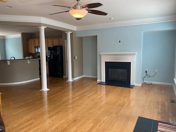 Living Room w/ gas fireplace