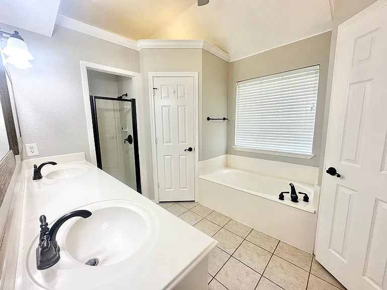 1806 Sand Stone Dr — Photo 10