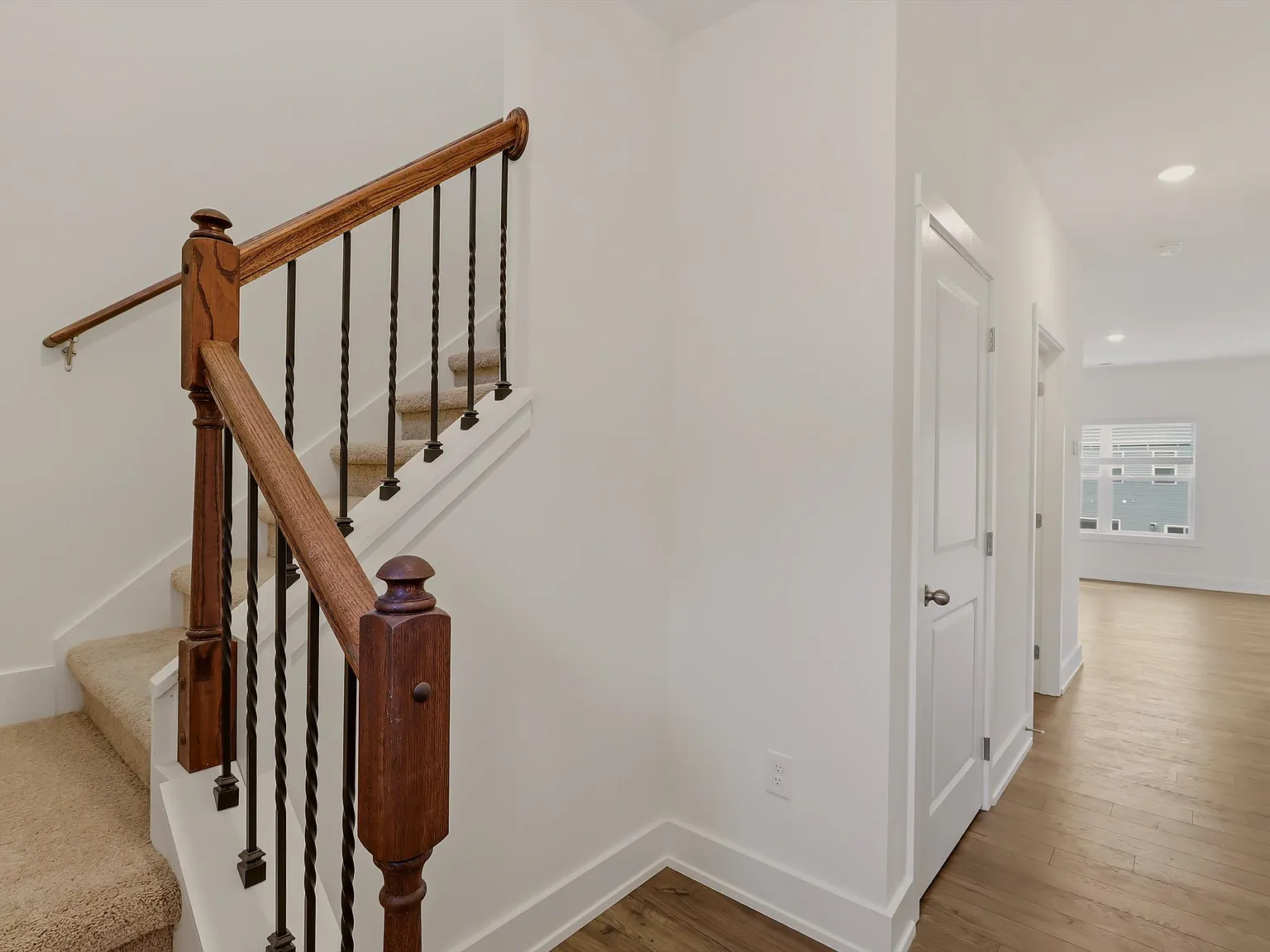3 bed, 2.5 bath, 1380 sqft, $1,900 — Photo 2