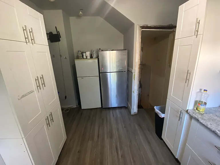 385 Askin Ave #A — Photo 3