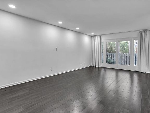 4th image of 3306 Northcrest Rd APT A