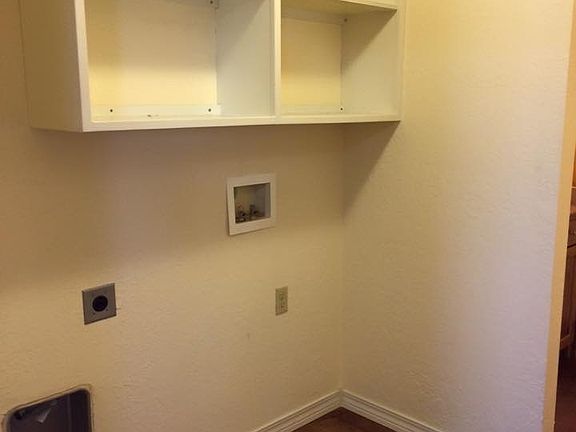 Washer/dryer hook-ups