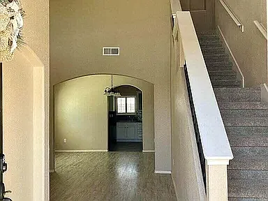 3 bed, 1914 sqft, $1,895 — Photo 2