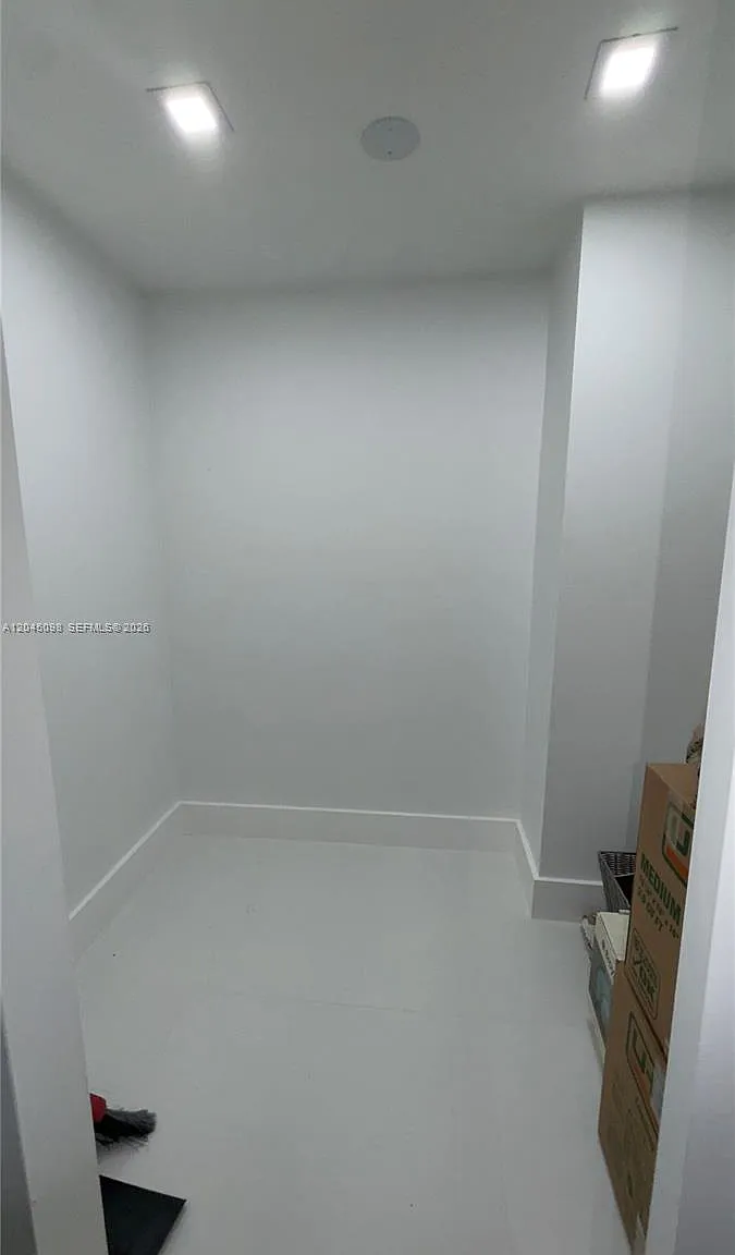 1 bed, 930 sqft, $3,550 — Photo 2