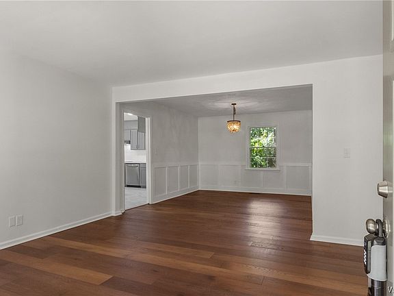 4th image of 3126 Pin Oak Dr