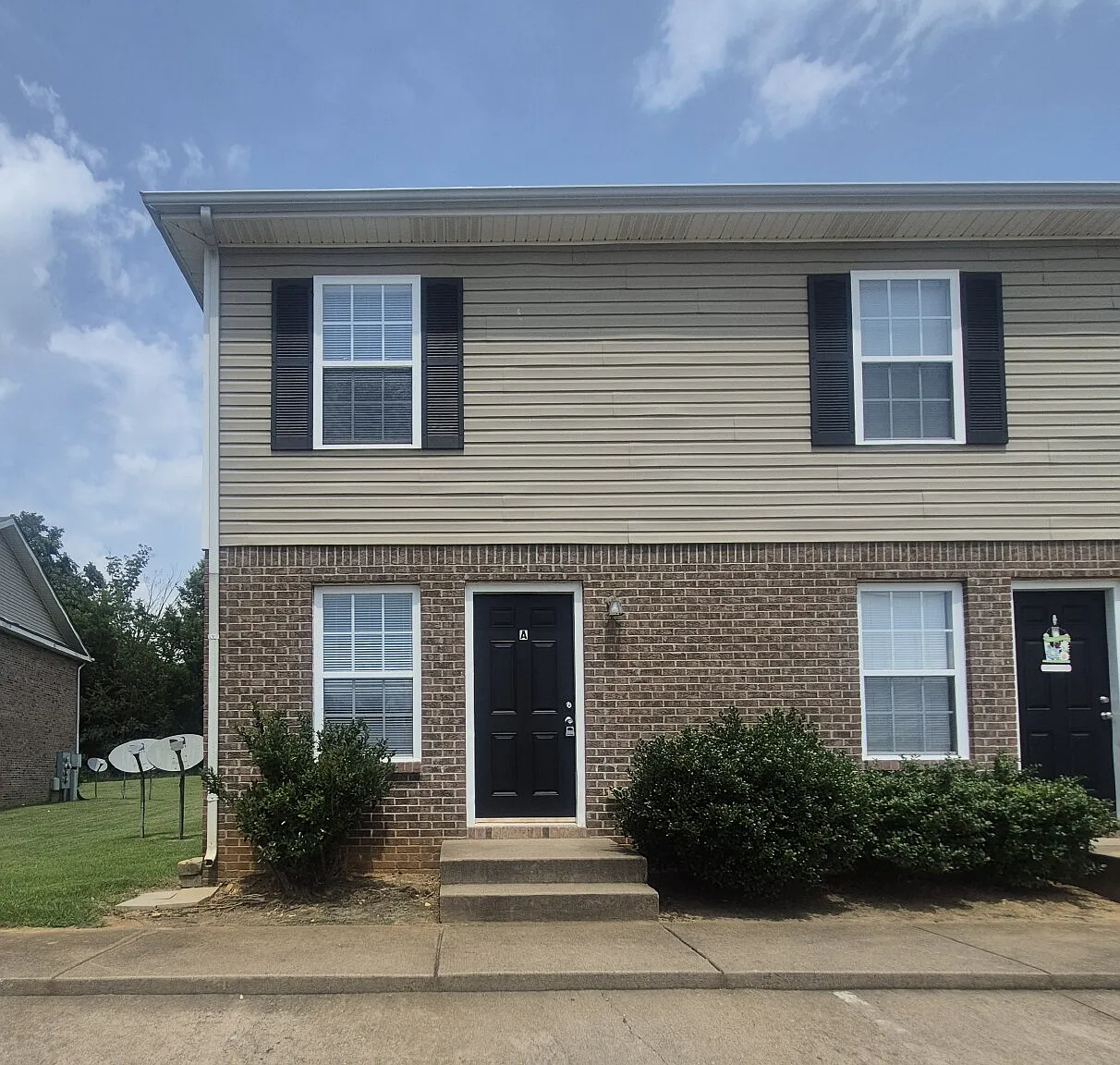 2 bed, 1.5 bath, 950 sqft, $950 — Photo 2