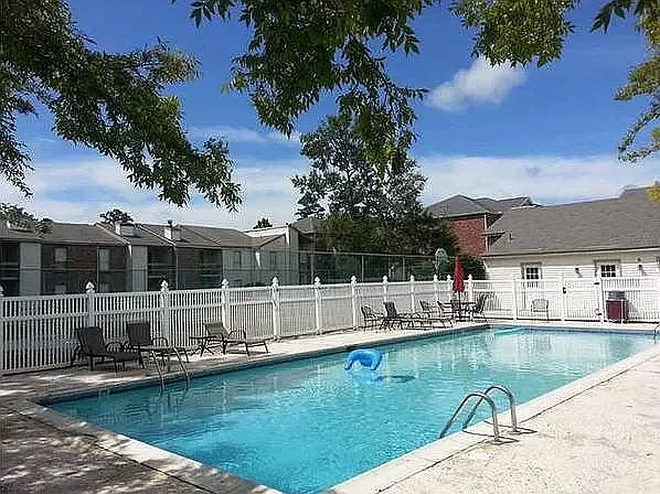 2 bed, 1000 sqft, $1,290 — Photo 2