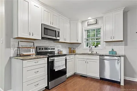 6195 Richmond Rd — Photo 9