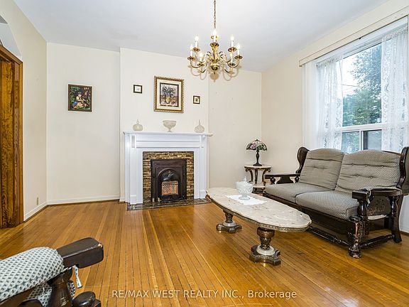 4th image of 257 Delaware Ave