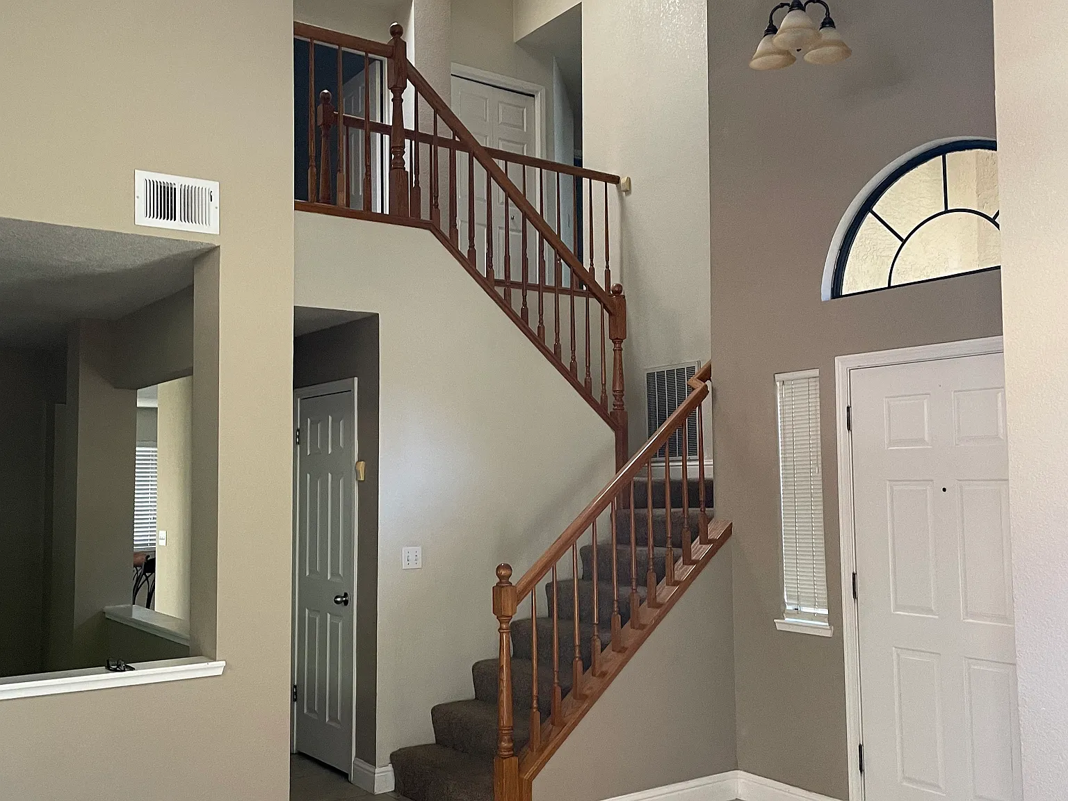 4 bed, 2.5 bath, 2100 sqft, $2,700 — Photo 3