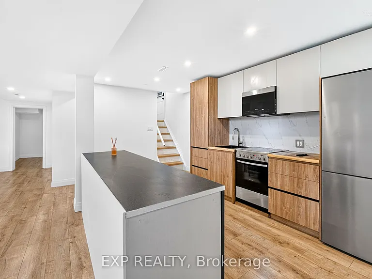39 Treadgold Cres — Photo 20