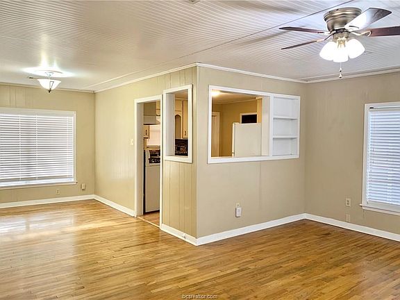 3rd image of 429 N Judson Ave