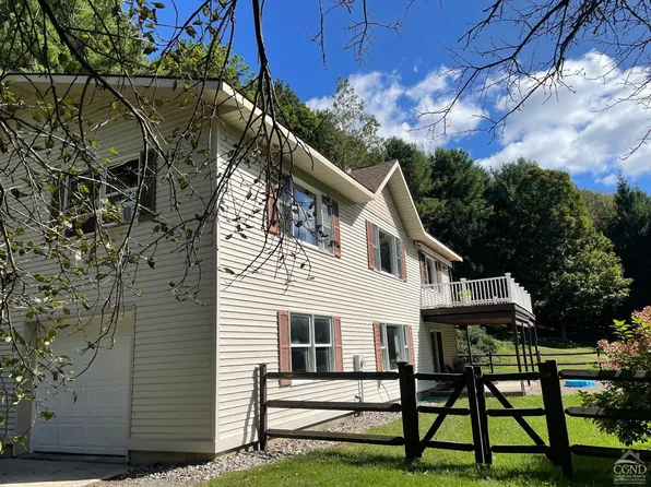 8 Bristol Road, Canaan, NY 12029